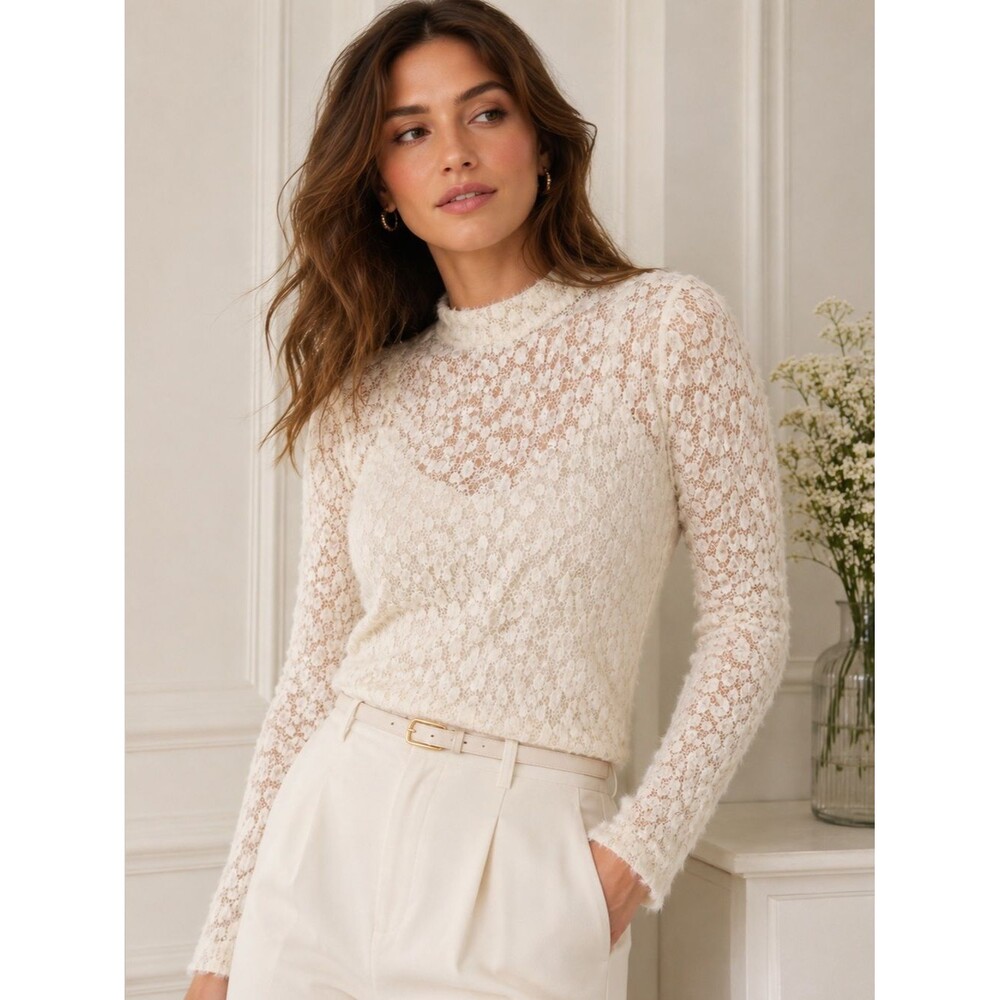 Women’s Lace Long-Sleeve Crewneck Top in Cream